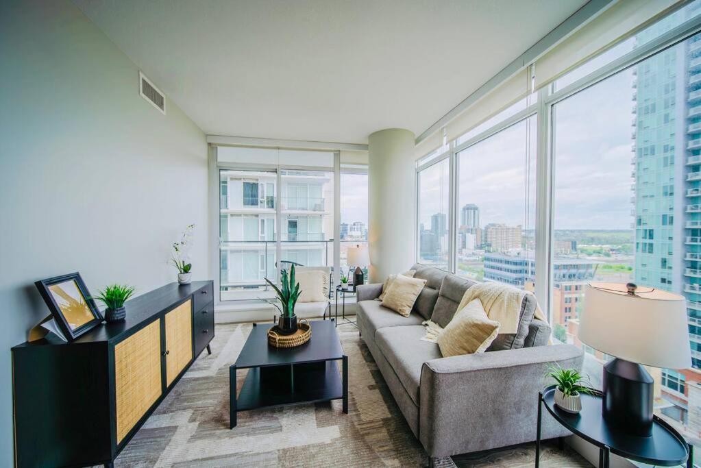 Modern Suite Calgary Downtown 5 Min Walk Stampede Exteriör bild